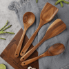 Sycamore wood antibacterial cutting board, 2 cm thick, available in sizes 26×6.3×2 cm and 32×7×2 cm. This durable circular wooden cutting board is